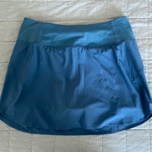 Never worn! New w/o tags! Athleta “Run With It Skort” ❤️